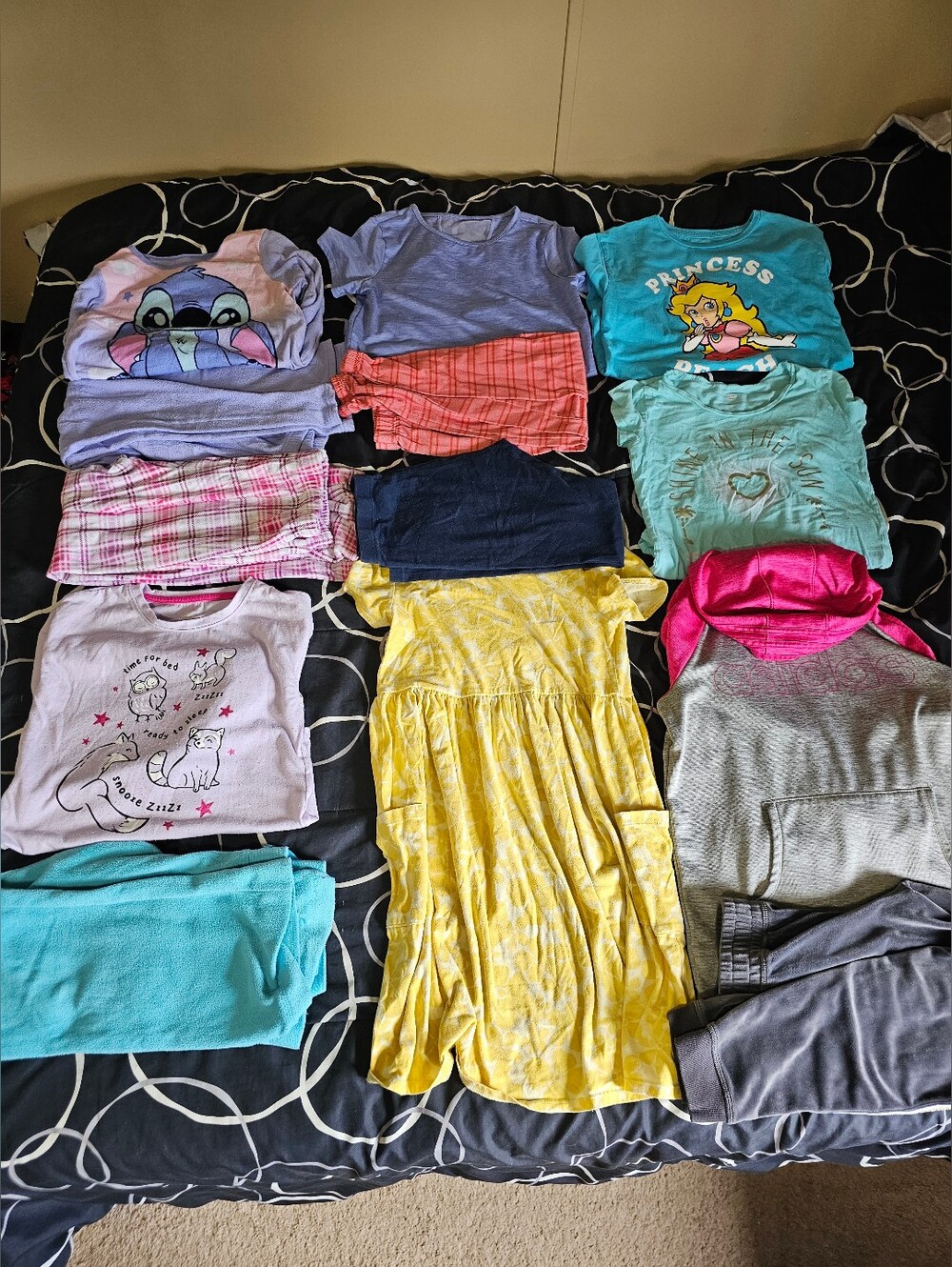 Girl's 13 pc Clothes Bundle - Size L 10/12 Mixed Lot - Stitch, Adidas, Old Navy
